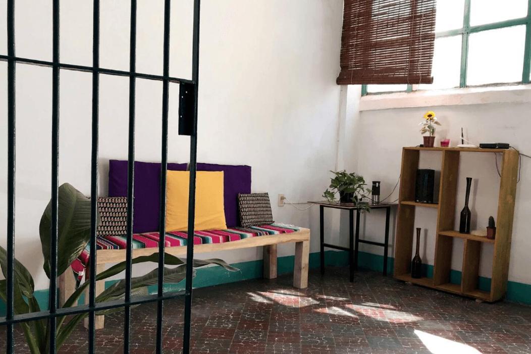 1 Guadalajara Corazon Del Centro Historico Hospedate En Una Casa Antigua En Una Habitacion Sencilla Con Areas Comunes Y Banos Compartidas Zewnętrze zdjęcie