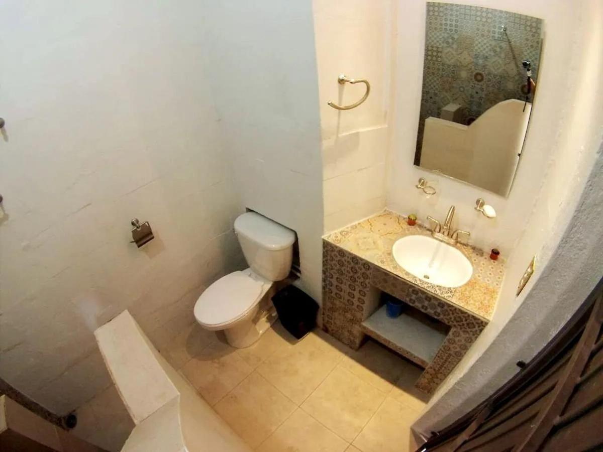 1 Guadalajara Corazon Del Centro Historico Hospedate En Una Casa Antigua En Una Habitacion Sencilla Con Areas Comunes Y Banos Compartidas Zewnętrze zdjęcie